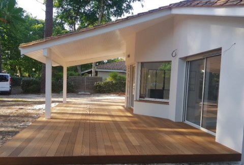 Pose de terrasse en bois exotique