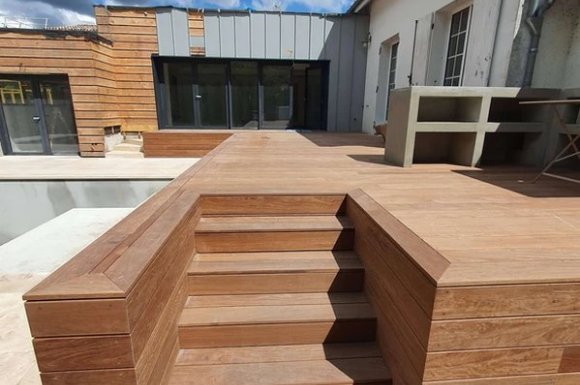 Pose de terrasse en bois exotique