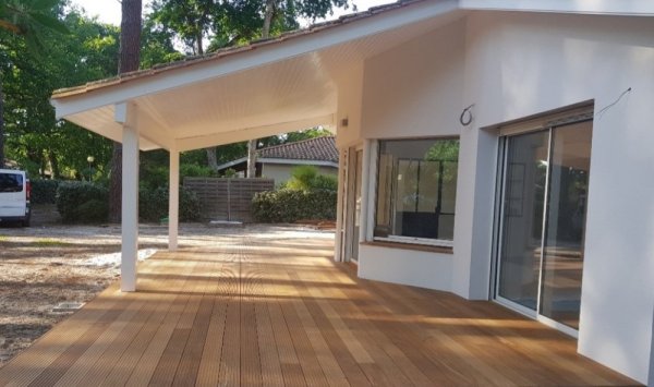 Pose de terrasse en bois exotique