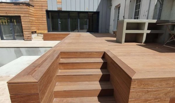 Pose de terrasse en bois exotique