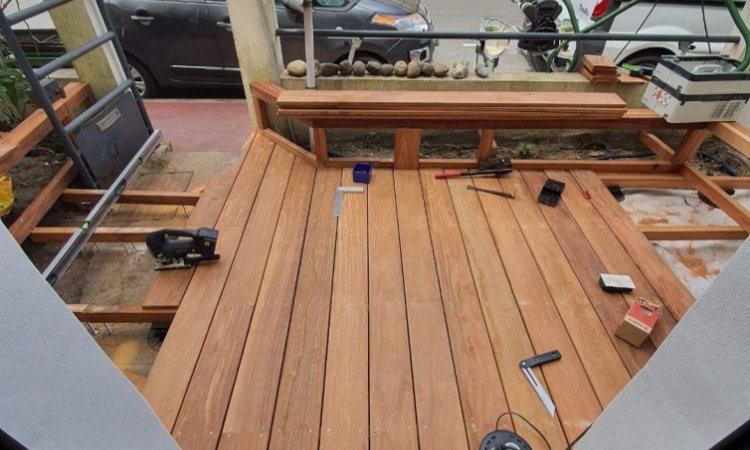 En cours de chantier, terrasse bois exotique